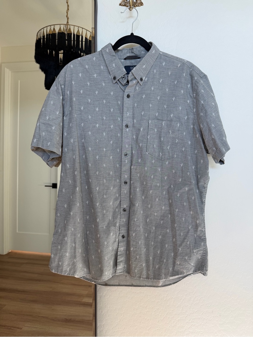 1901 Gray Short-Sleeve Button-Down Shirt with Subtle Palm Print